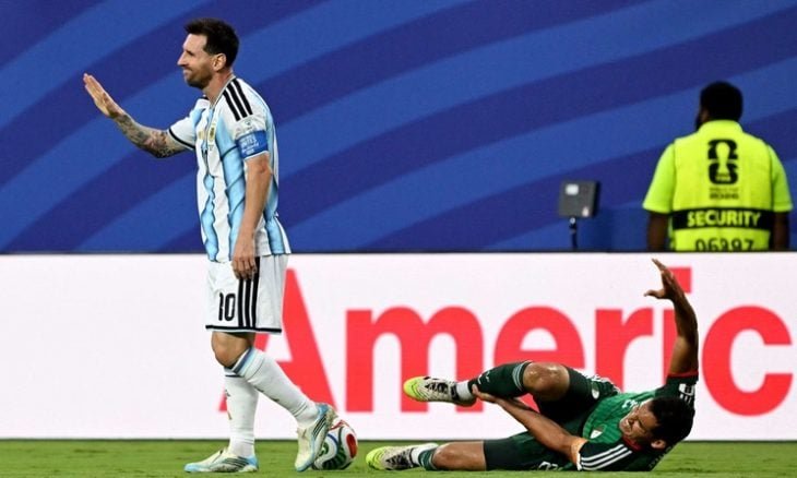 الاتحاد الجزائري يتقدم بشكوى  لدى فيفا لـ”ظلم تحكيمي” في مباراة الأرجنتين